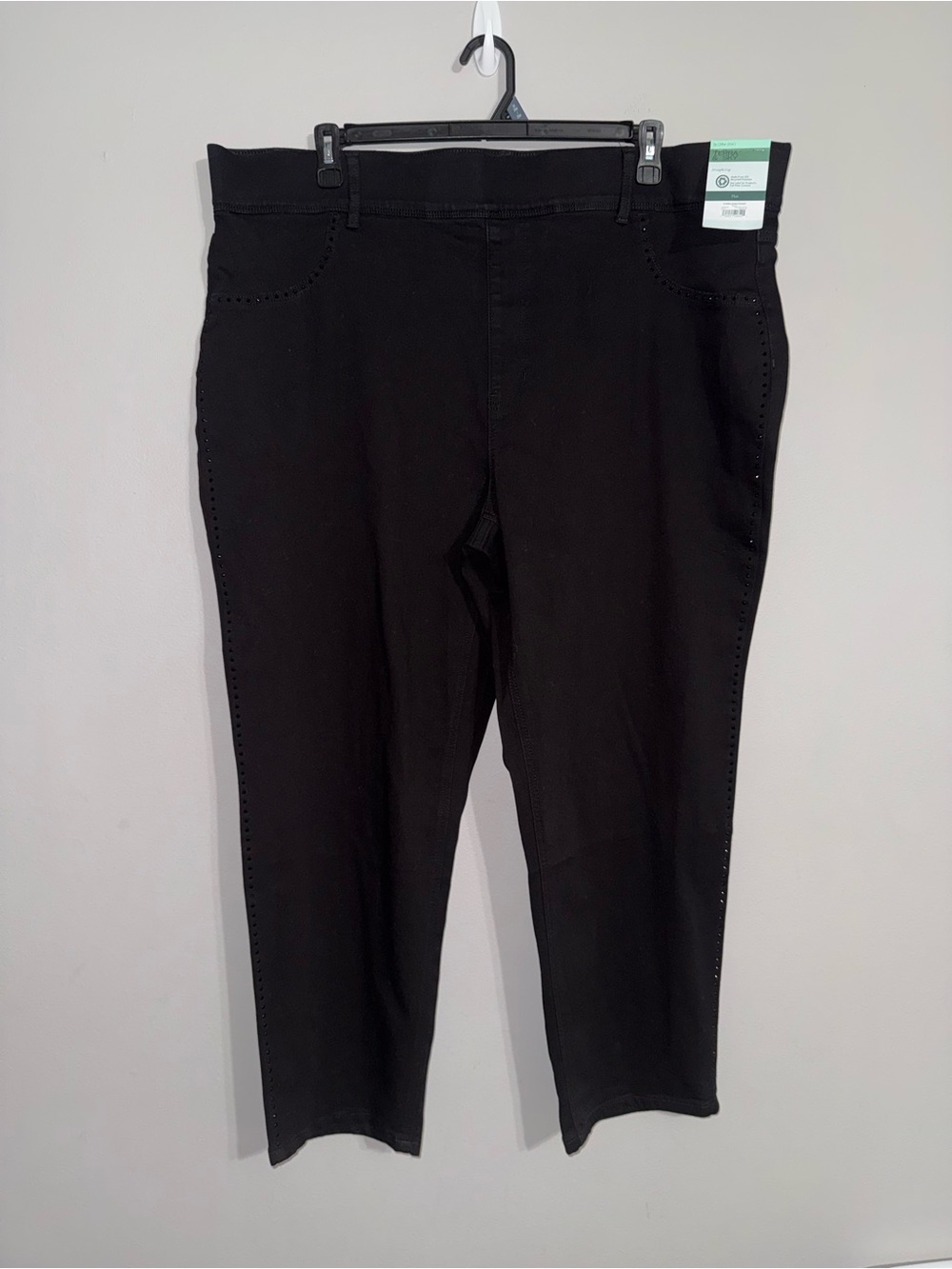 Terra & Sky Women’s Black Embellsihed Straight Leg Jeans 3X (24w-26w)